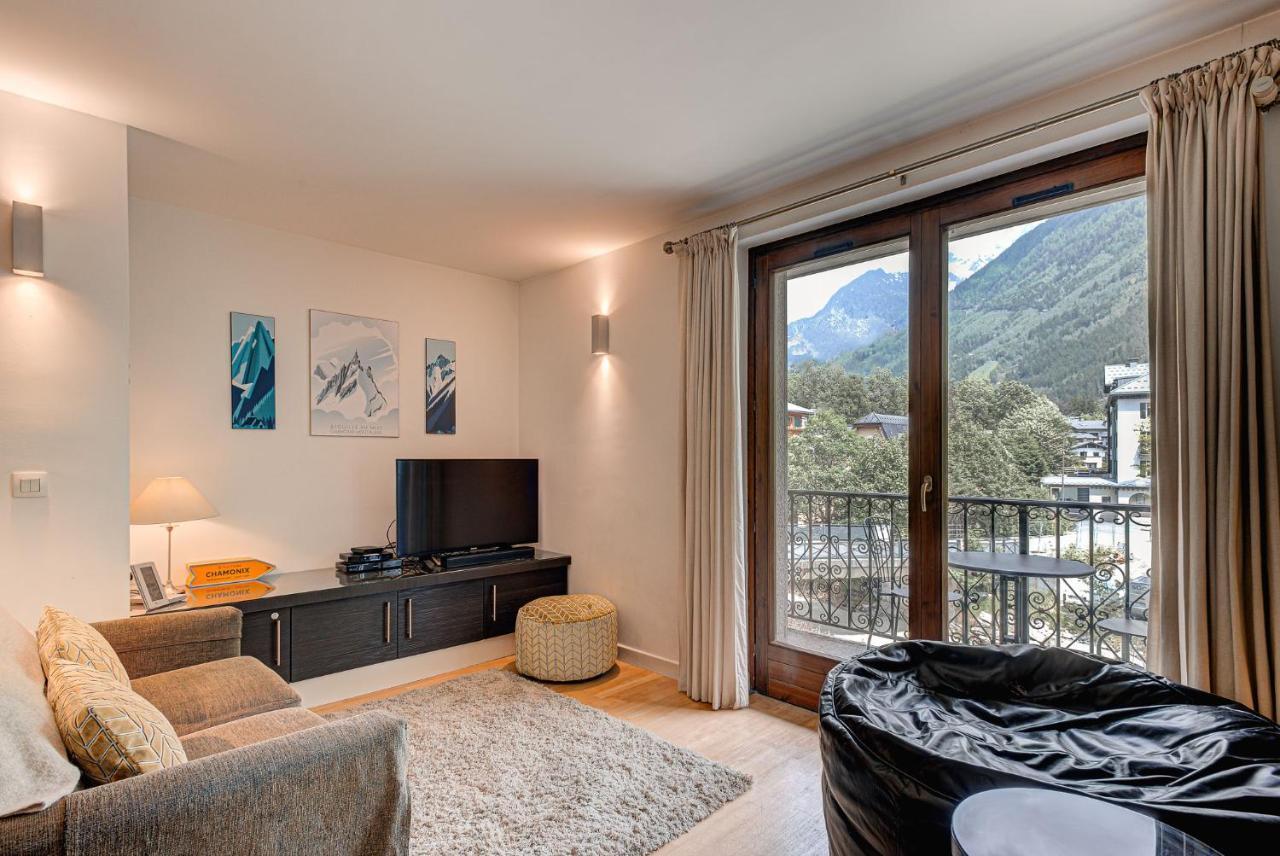 Apartment Cosmiques - Alpes Travel - Central Chamonix - Sleeps 4 外观 照片