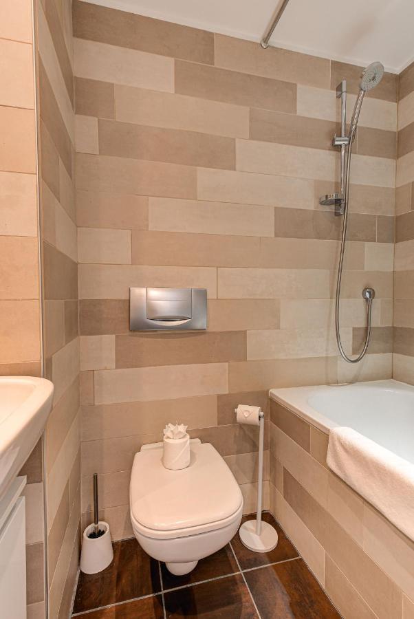 Apartment Cosmiques - Alpes Travel - Central Chamonix - Sleeps 4 外观 照片